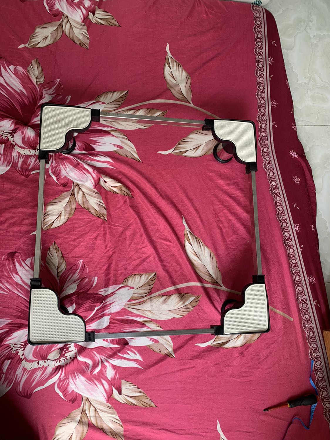 - Giao hàng đúng như lịch hẹn
- Hàng chất lượng, mẫu mã đúng như hình ảnh.
- Inox dày, nặng, chắc chắn.
- Chiều cao đủ cao để chống nước và bụi bẩn.