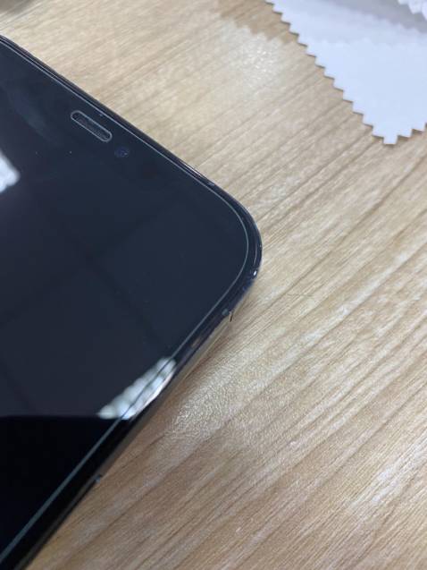 mình mua miếng dán dành cho IP 12 Promax nhưng cả 4 viền đều bị hụt, dán không hết dc màn hình.