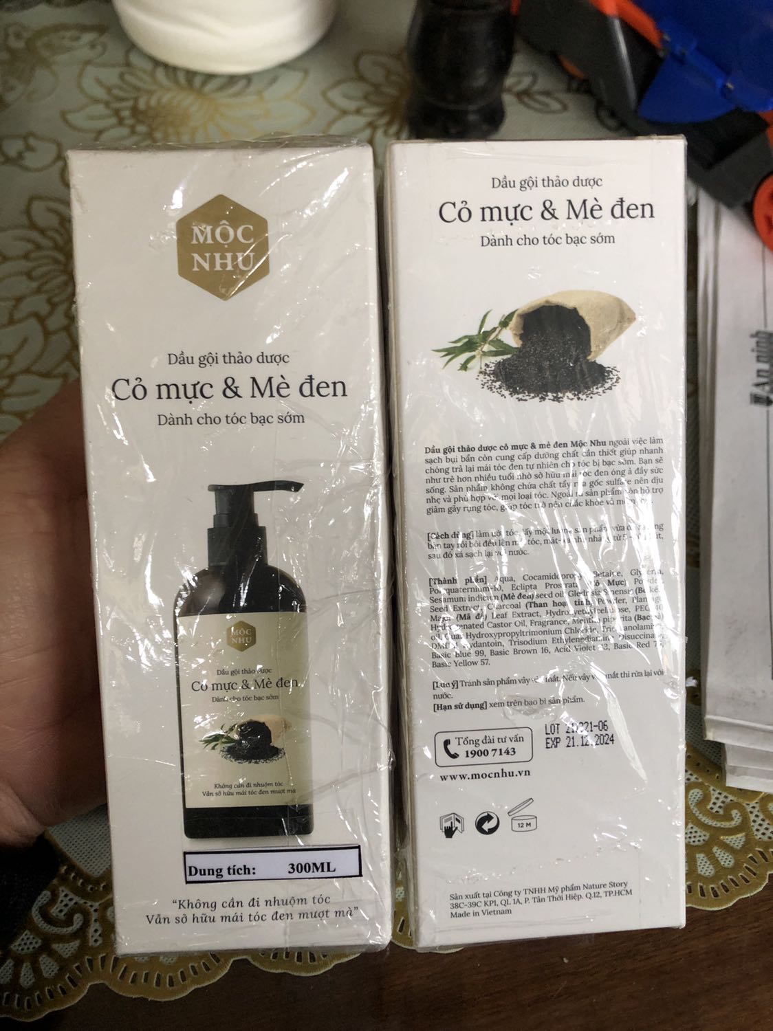 Mình đã dùng từ cuối năm 2019 đến nay, nói chung để đen tóc là hơi khó, nó chỉ mờ chút thôi, mình thích vì dùng là sạch gầu ở da đầu.