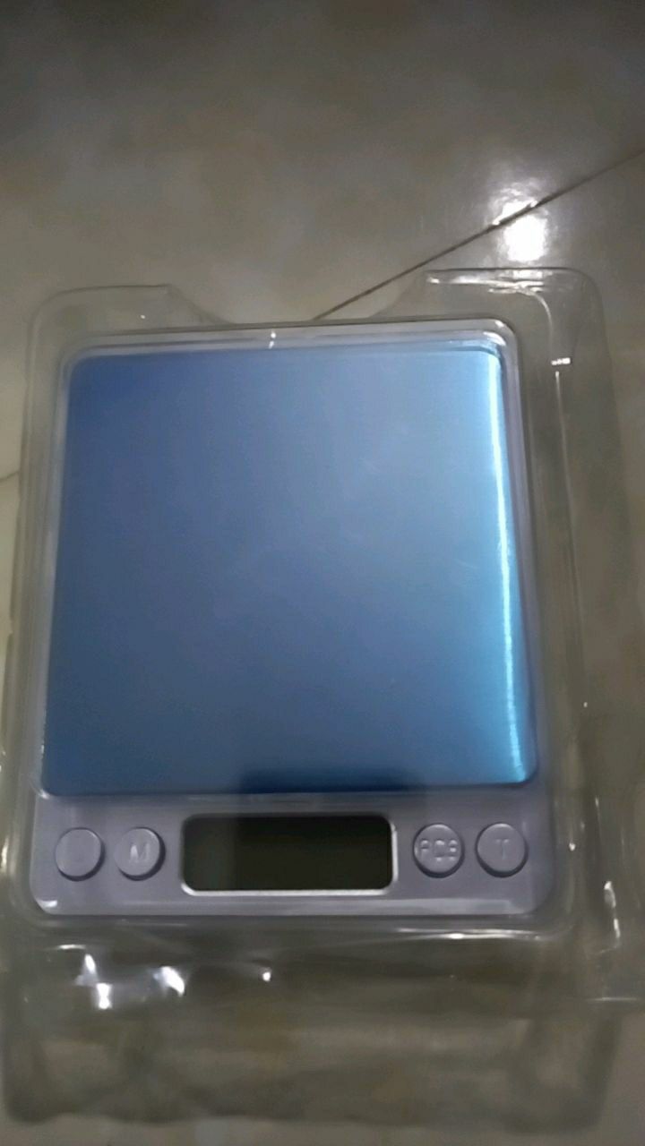 Cân khá là hịn luôn. chắc chắc, trông bền, tốt. không bị lệch mỗi lần cân. có cả khay kèm để đựng. thời giao giao hàng nhanh, sản phẩm tốt Cân khá là hịn luôn. chắc chắc, trông bền, tốt. không bị lệch mỗi lần cân. có cả khay kèm để đựng. thời giao giao hàng nhanh, sản phẩm tốt