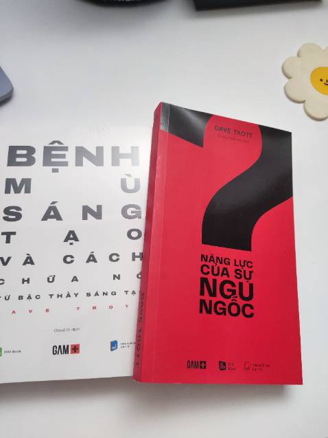 Truyện ngắn, dễ đọc, sách trông vjp pro, trình bày đẹp mắt. Nd thú vị, cx có hững câu chuyện về chiến tranh, về trồng trọt, về trẻ con và những thứ khác nữa. chưa đọc hết nhưng ấn tượng với câu của tác giả ở đầu sách là nếu chúng ta cứ tiếp tục tư duy theo cách thông thg theo đường thẳng, chúng ta sẽ thua