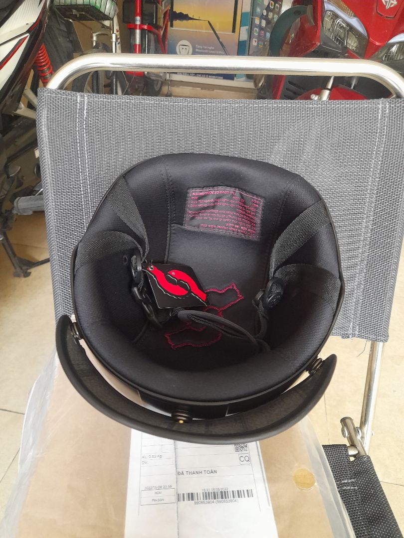 " NÓN SƠN " - thương hiệu lớn , uy tín , lâu năm . Nón đẹp , chất lượng tốt . Shipper thân thiện , giao hàng nhanh . Mua nón với giá tốt chỉ 236K . Hài lòng với chiếc nón này .