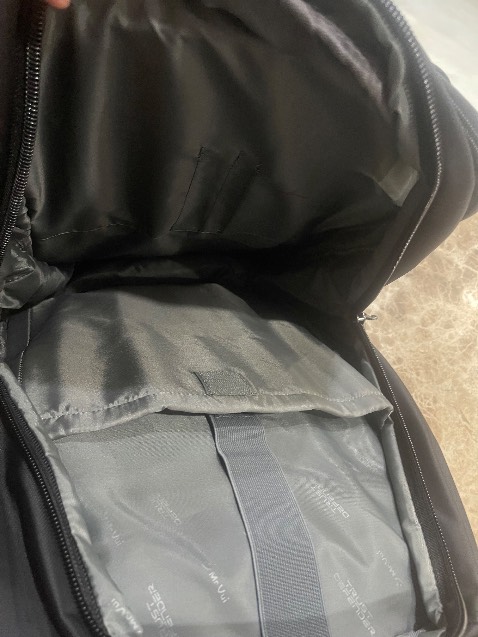 balo mr vui thì đó thì độ bền khỏi bàn. balo này hơi to nhưng chống sốc tốt, mang êm. Vải chống thấm nước.