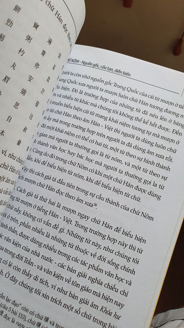 Đúng như lời mở : Nguồn gốc - Cấu tạo - Diễn biến
Sách hay, các bạn nên mua !!!
Người Nhật người Hàn đều có chữ riêng dù ảnh hưởng từ Trung Quốc , chữ Nôm của ta là vốn quí dân tộc !!!