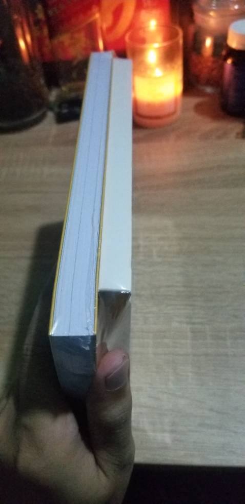 Nội dung do chưa đọc được hết nên chưa đưa ra được nhận xét.
Về phần dịch vụ của tiki: 
-Giao hàng khá nhanh, mình đặt sách lúc 11h20 và nhận được sách vào lúc 16h.
-Đóng gói kỹ, sách in đẹp, chất lượng. Mình có sử dụng book care nhưng mở sách ra thì không có bọc-điểm trừ.
Khi nào đọc xong nội dung sẽ cập nhật thêm, lần trước đọc quyển "Con Đường Trở Thành Freelance Writer" của chị Linh Phan thấy khá chi tiết và thú vị. Hi vọng quyển này cũng được như vậy.