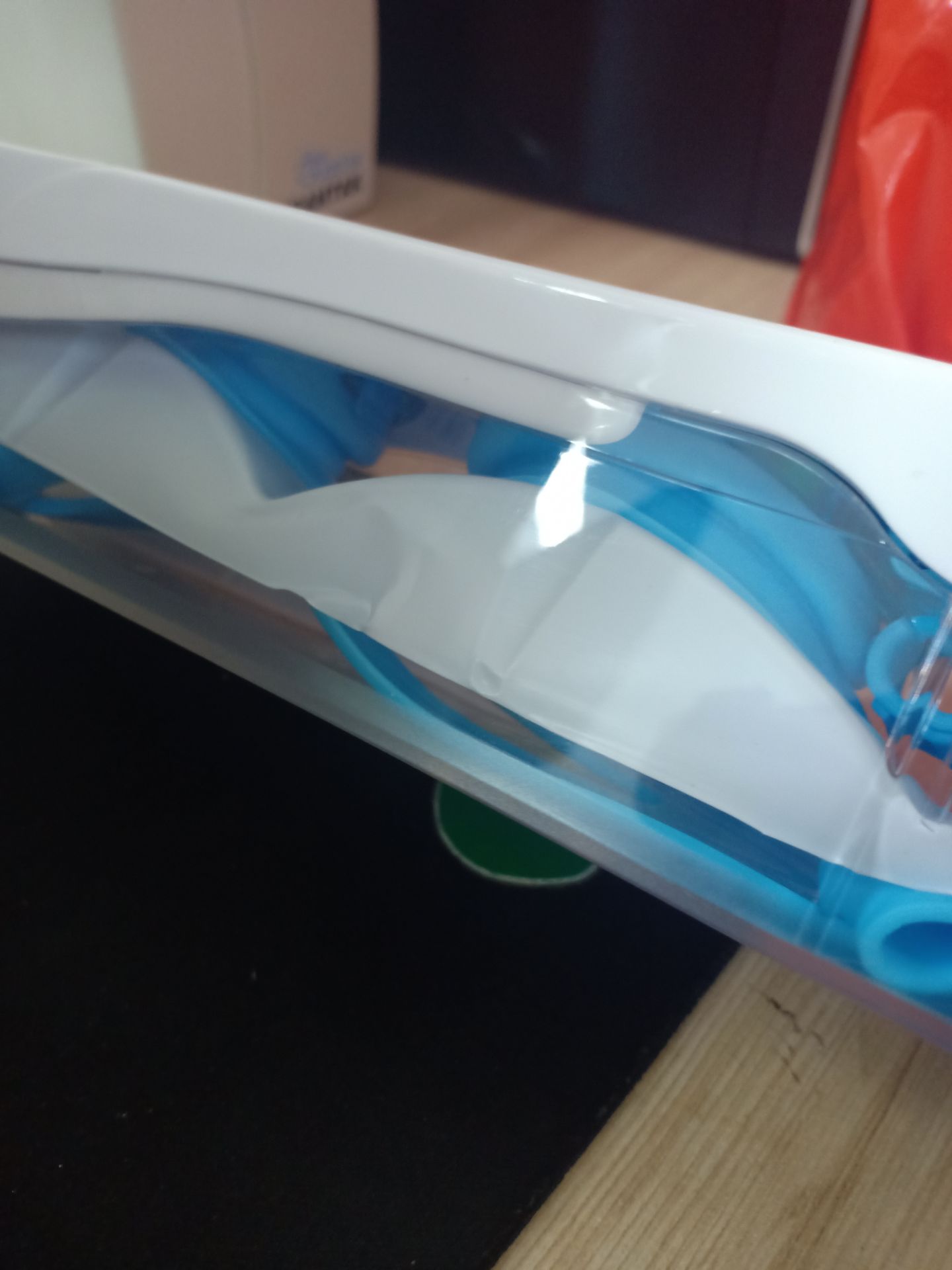 sản phẩm đúng như mô tả. mình chưa cho bé đeo nên chưa biết thế nào. sp đóng gói rất chắc chắn.