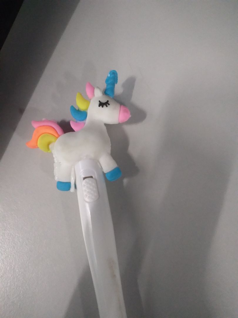 bút trắng mà bẩn:((nhất là unicorn:(