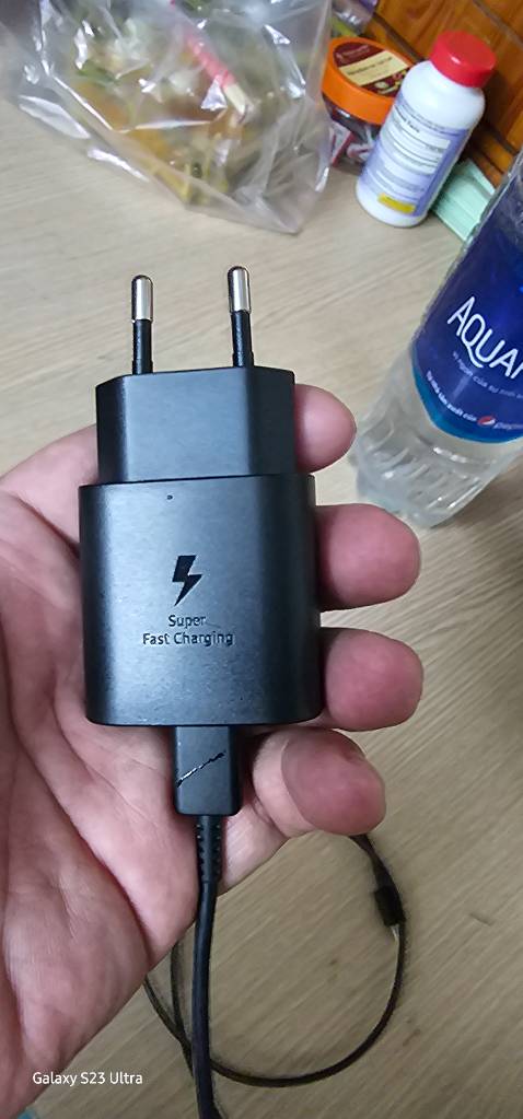 Sạc nhanh, củ sạc nặng, chắc tay