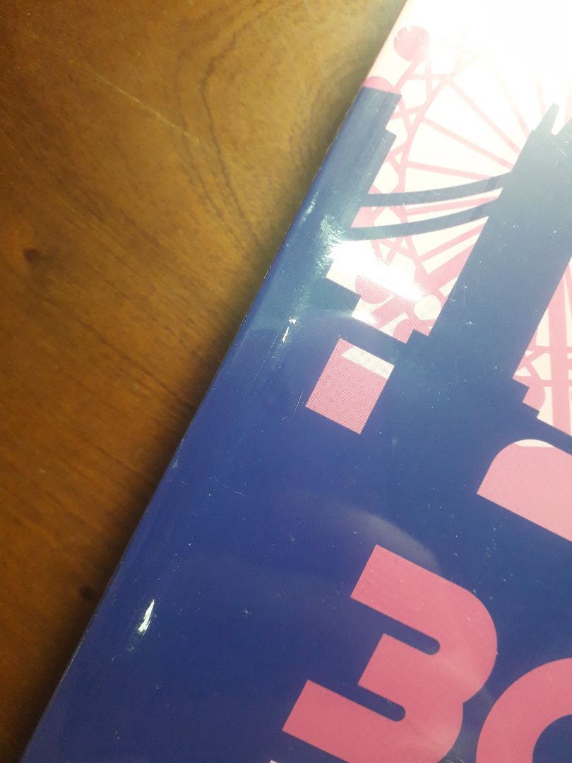 Giao hàng rất nhanh. Đóng gói khá kĩ càng, sách được bọc nilong ở ngoài nên không hề bị quăn mép hay cong sách. Tuy nhiên bìa sách quyển 2 có trầy 1 chút nhưng không sao. Mình thấy sách thấy hay và chi tiết, phân chia rõ ràng từ vựng, bài tập, giải thích. Mua combo 2 cuốn được giá 190k này quá hời luôn, trong khi giá bìa mỗi cuốn đã 190k @@ Tóm lại đánh giá cao 5☆ ạ