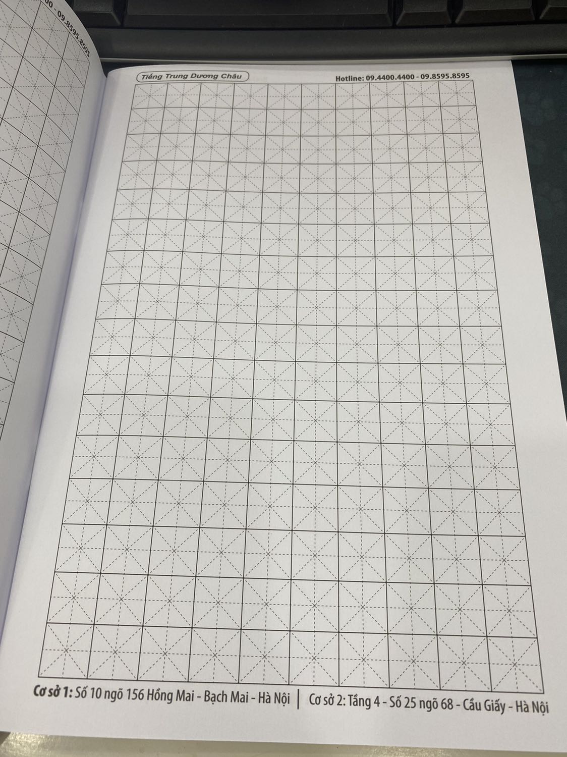 Vận chuyển nhanh
Sách in đẹp, vở in rõ
Mình chưa học nên chưa biết nội dung có phù hợp không, nhưng nhìn qua chương trình thấy chi tiết và rõ ràng. Nhưng khá ưng ý. Hi vọng sẽ học được tiếng Trung Vận chuyển nhanh
Sách in đẹp, vở in rõ
Mình chưa học nên chưa biết nội dung có phù hợp không, nhưng nhìn qua chương trình thấy chi tiết và rõ ràng. Nhưng khá ưng ý. Hi vọng sẽ học được tiếng Trung