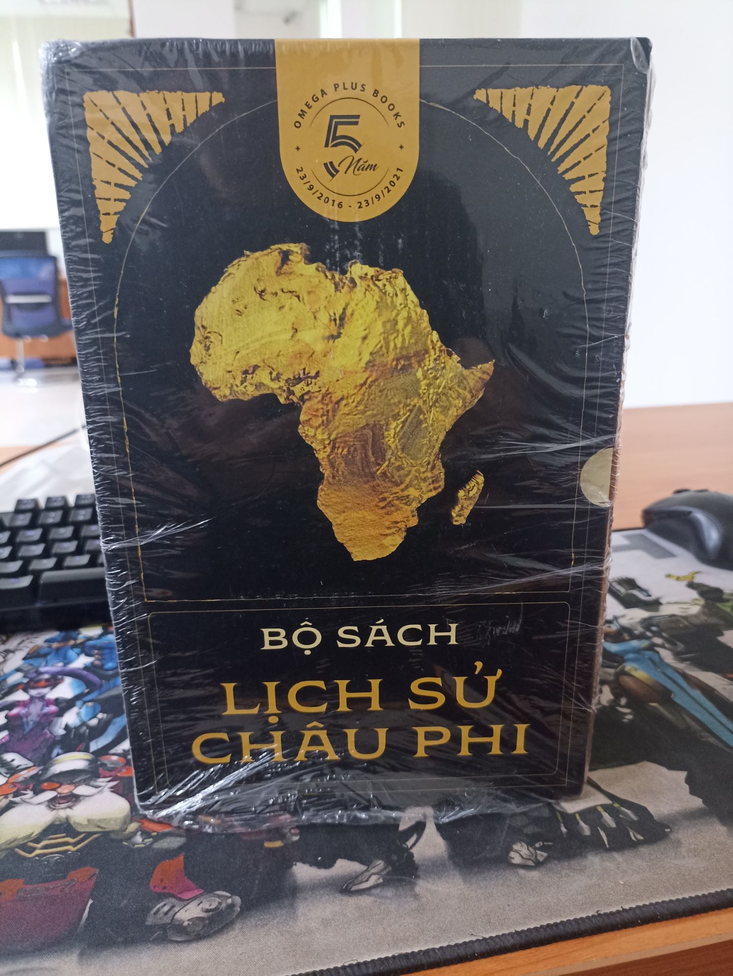 giao hàng nhanh , rất đẹp mắt , chất lượng sách rất tốt, không còn gì để trừ điểm nữa, bộ sách lịch về những miền đất khác lạ đáng để xem