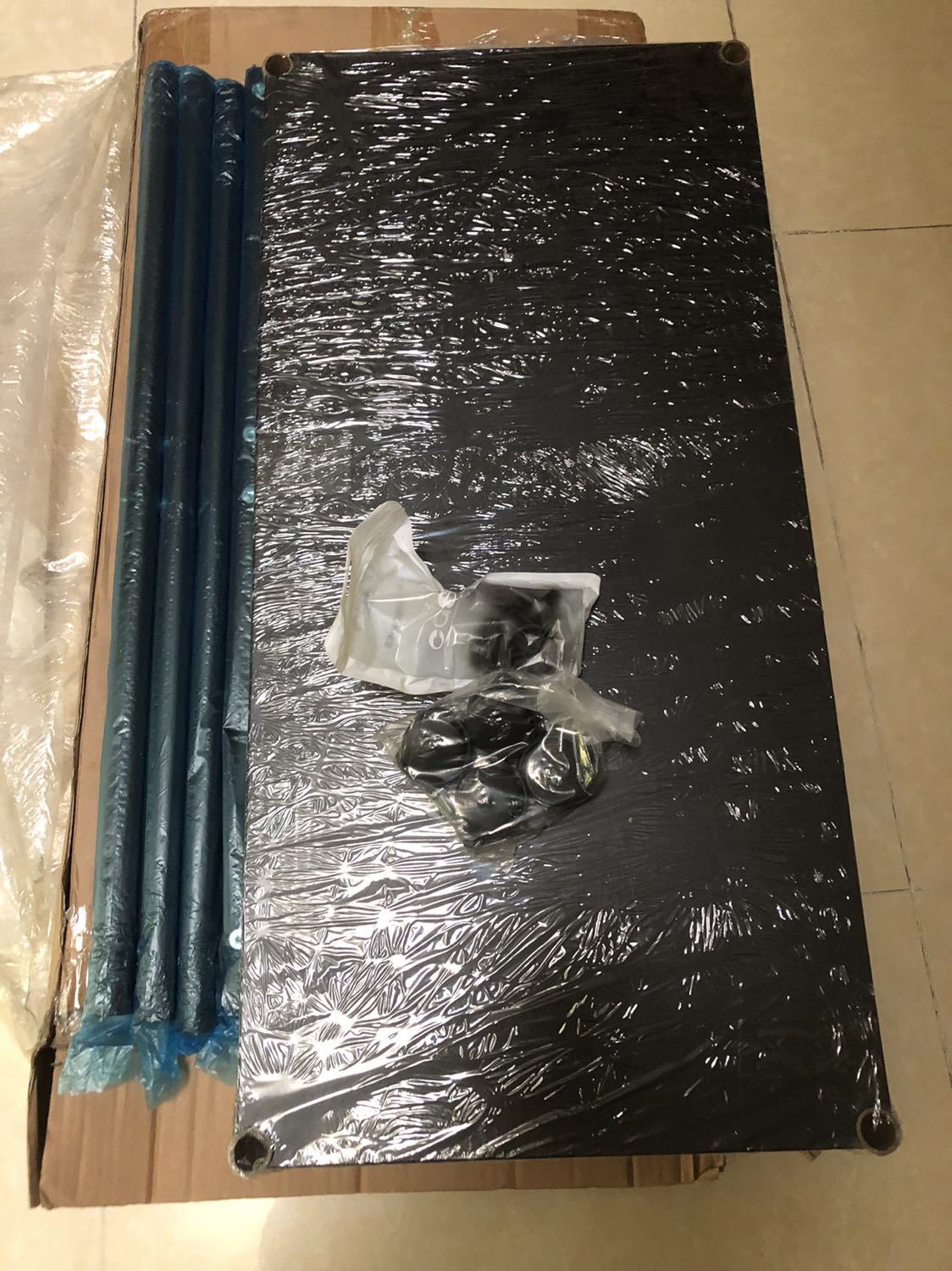 Shop bán hàng uy tín,sản phẩm đúng mô tả,hàng khá chất lượng cứng cáp,Shop đóng gói cẩn thận chu đáo,nhiệt tình,nếu sản phẩm màu sáng thì càng tốt,màu đen hơi tối nhưng nói chung là vẫn ok nha,sẽ ủng hộ tiếp khi có dịp.Cám ơn