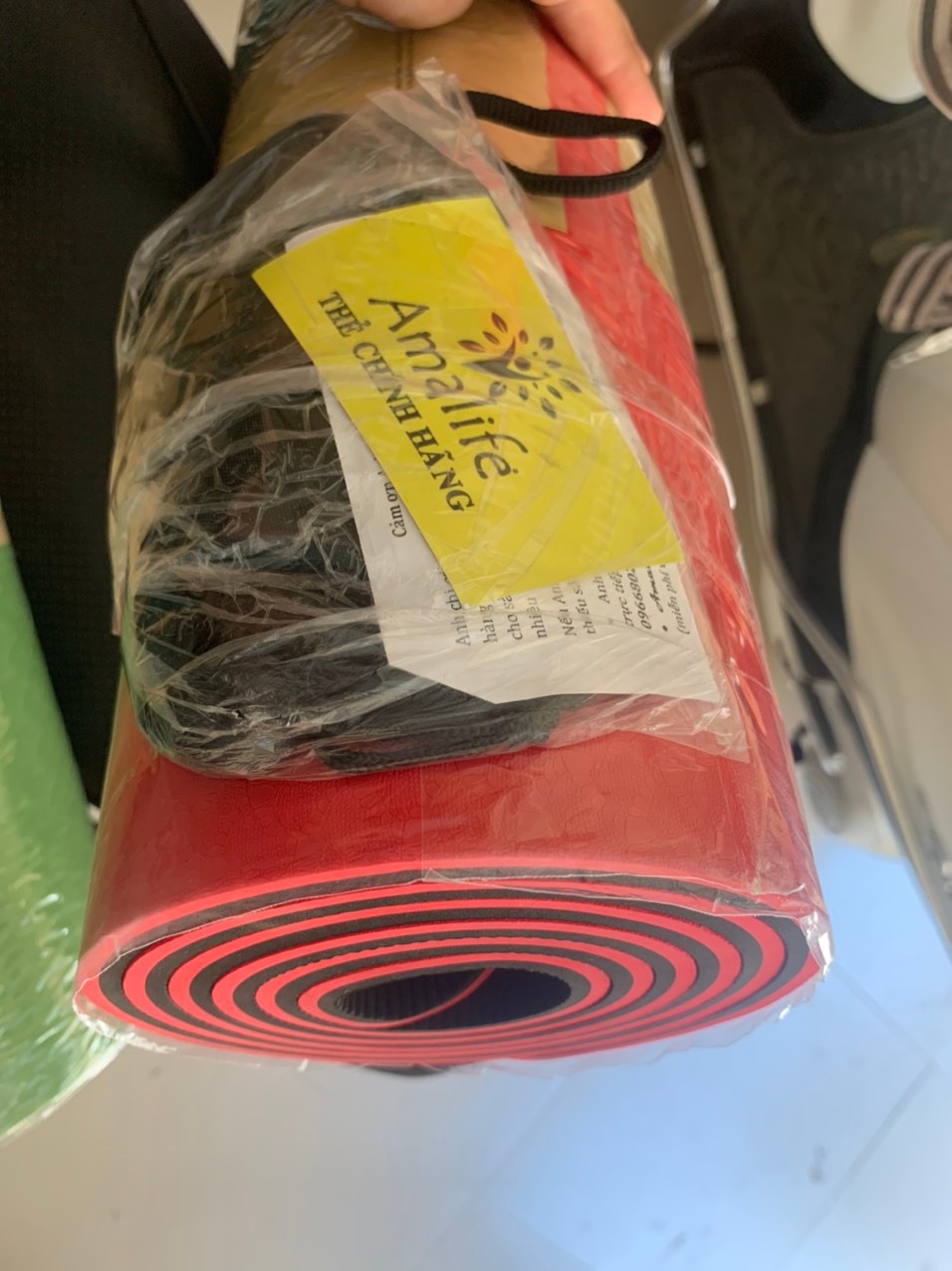 Vân thảm rất đẹp, các nét định tuyến làm rất sắc nét và tinh xảo
Giao hàng đúng độ dày 8mm, chuẩn hàng nhé
Đóng gói cẩn thận, hàng nhận đc nguyên vẹn
túi và dây buộc rất vừa vặn, ko quá to, 
có thẻ chính hãng đi kèm
rất hài lòng