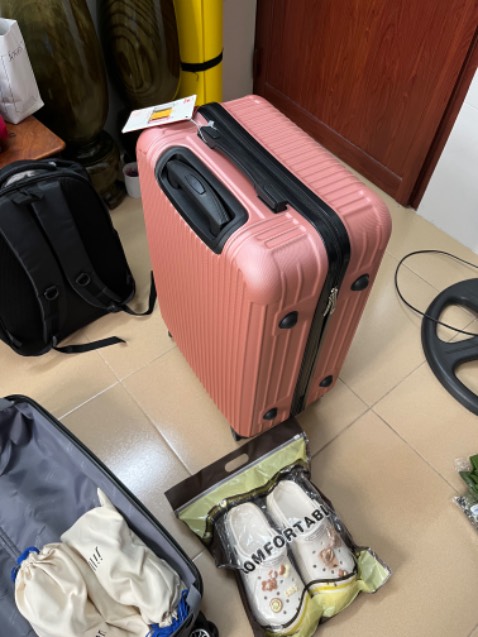 mua vội để dùng nên ko lựa chọn nhiều nhưng rất ổn áp. Khoang vali to đựng đồ thoải mái trọng lượng rất nhẹ nên ko lo