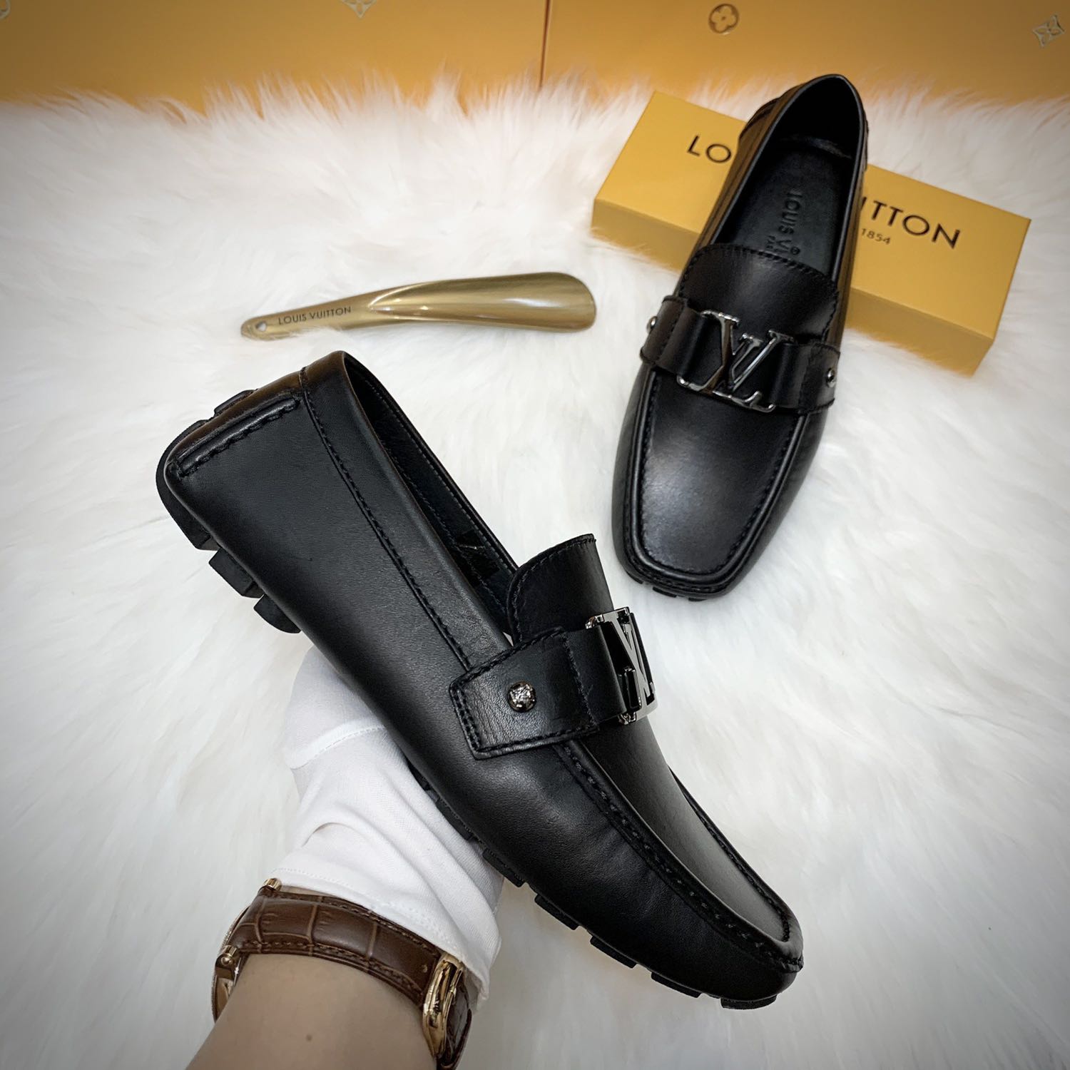 Sp đạt chất lượng .dép đẹp chắc chắn lắm .shop ưng lắm luôn mỗi tội size hơi bé đi bị chật .shop có cho đổi k nhỉ ?