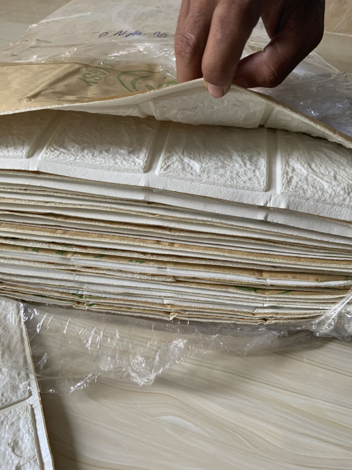 Hàng mỏng, củ, kém chất lượng