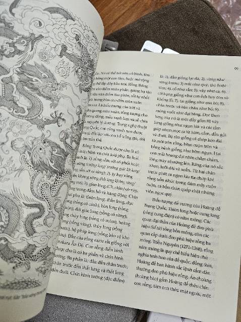 Nội dung ổn, sách đẹp, cung cấp một công cụ tốt cho độc giả muốn tìm hiểu về văn hóa lịch sử và nghệ thuâtn tôn giáo.