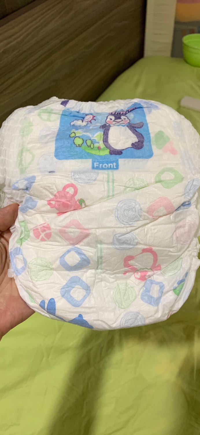 Hàng trông xịn phết các mẹ ạ. Hàng Việt Nam chỉ 5k/ chiếc mà cảm quan tổng thể giống Merries của Nhật 17k/chiếc luôn ấy. Chưa dùng thử nên chưa đánh giá tiếp ạ.