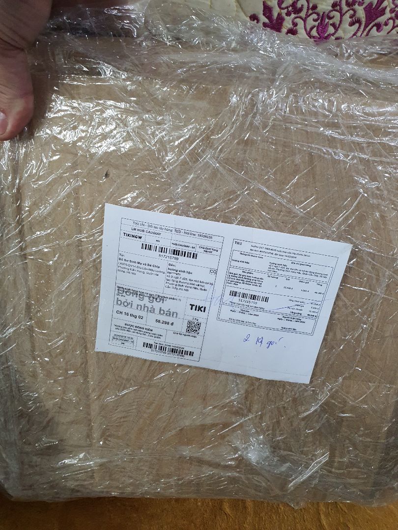 Sản phẩm lỗi ko treo đc vững như hình ảnh. Miếng dán treo ko giống hình quảng cáo.