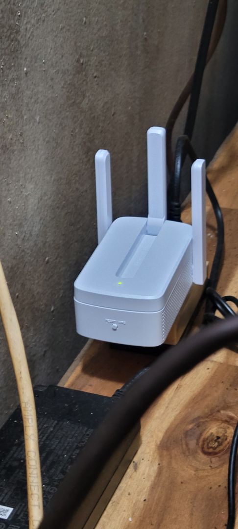 sóng đầy cây nhưng mà mạng thì bị delay, kiểu nó vào từng đợt xong chờ 1 2s đợt kế tiếp đến , lướt web xem phim thì ok chứ chơi game mà bị delay là chỉ có đập máy