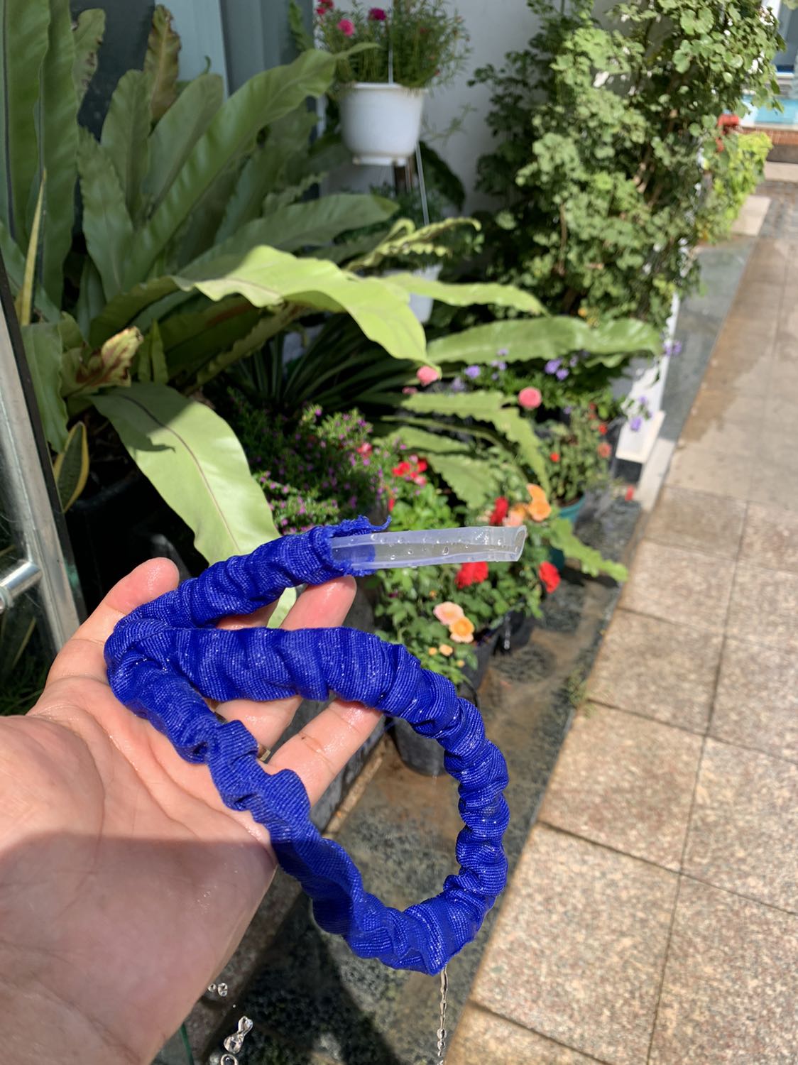 Xài chưa đx 1 lần luôn. Vừa khui ra nước căng lêb là nổ cái đùng. Quần áo ướt nhẹp