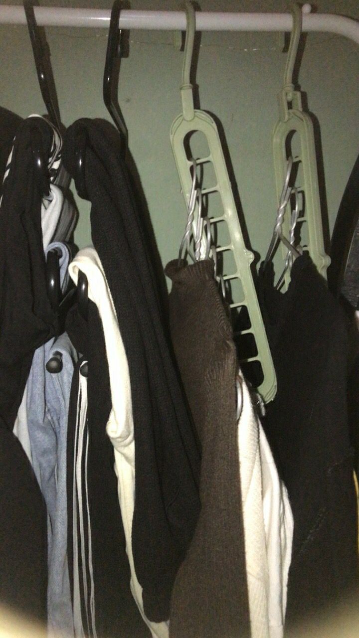 Giao hàng nhanh, đóng gói cẩn thận, móc treo dày dặn, có nhiều ngăn để treo áo, rất tiện Giao hàng nhanh, đóng gói cẩn thận, móc treo dày dặn, có nhiều ngăn để treo áo, rất tiện