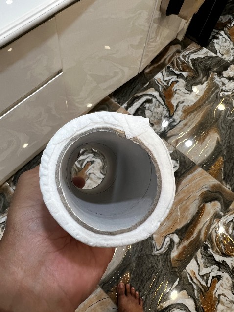 Cuộn giấy mỏng và ngắn. So với giá khá cao.