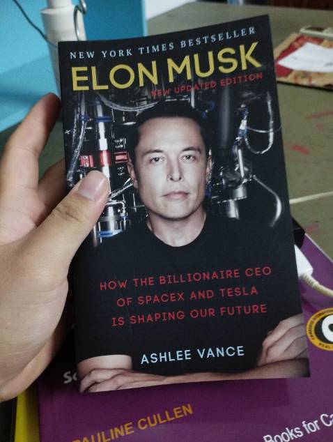 Chất lượng giấy mỏng và tệ, sách nhỏ xíu, không đáng giá tiền, CHÊ 👎👎👎👎 Không nên mua nha các bạn