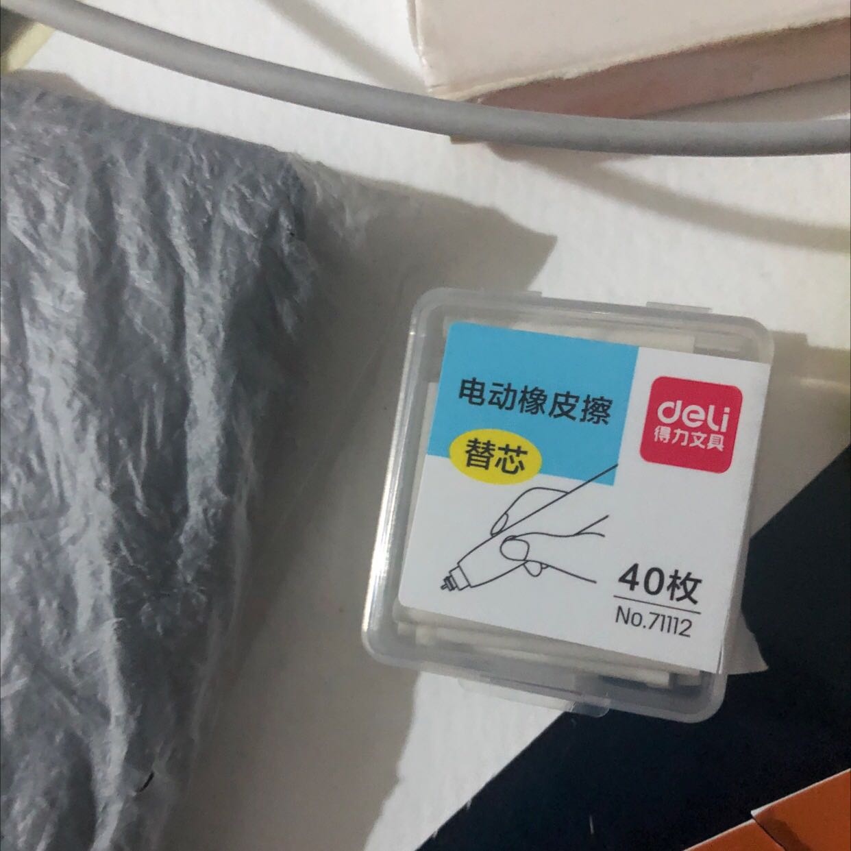 Hộp khá nhỏ nhưng cũng dùng đủ rồi, shop gói hàng ok.