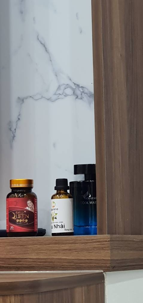 Mùi kém ,xịt thật nhiều mới để lại mùi hương, ko tỏa mùi