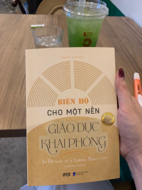 Sách tuy mỏng nhưng nội dung rất giá trị, giúp người đọc có những góc nhìn mới mẻ, tiến bộ về hệ thống giáo dục và phương pháp giảng dạy!