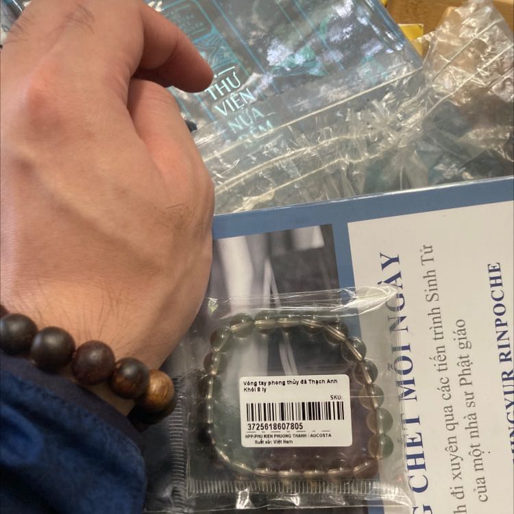 Đá 8 ly khá nhỏ, dây có vẻ ko đc bền lắm. Giao hàng nhanh, đóng gói cẩn thận.