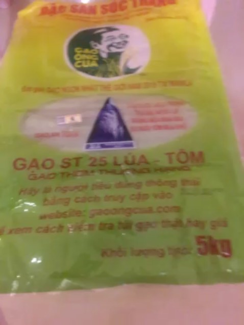 Hạt cơm mềm dẻo vừa phải, thích nhất là mùi thơm khi cơm vừa chín tới, mua được hàng thật vui gì đâu, gì trước đó mình mua chổ khác, nhầm hàng nhái,mà Tiki mua gì …lần nào mình cũng hài lòng, mà  ko biết sao khi cần mua gì… mình lại quên , khi mua trúng hàng giả mình mới nhớ tới Tiki. Cảm ơn Tiki luôn bán hàng chất lượng và chính hãng.