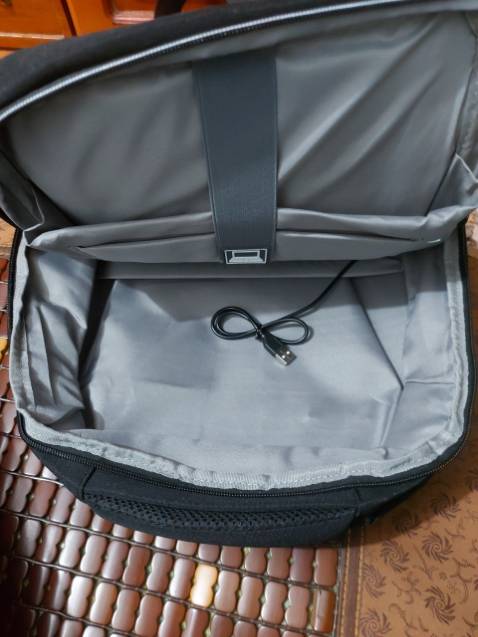 Balo đẹp, ngăn bên trong rộng rãi, chất liệu vải rất Ok, giá lại rẻ hơn nhiều so với thị trường, nên mua nha mọi người..!