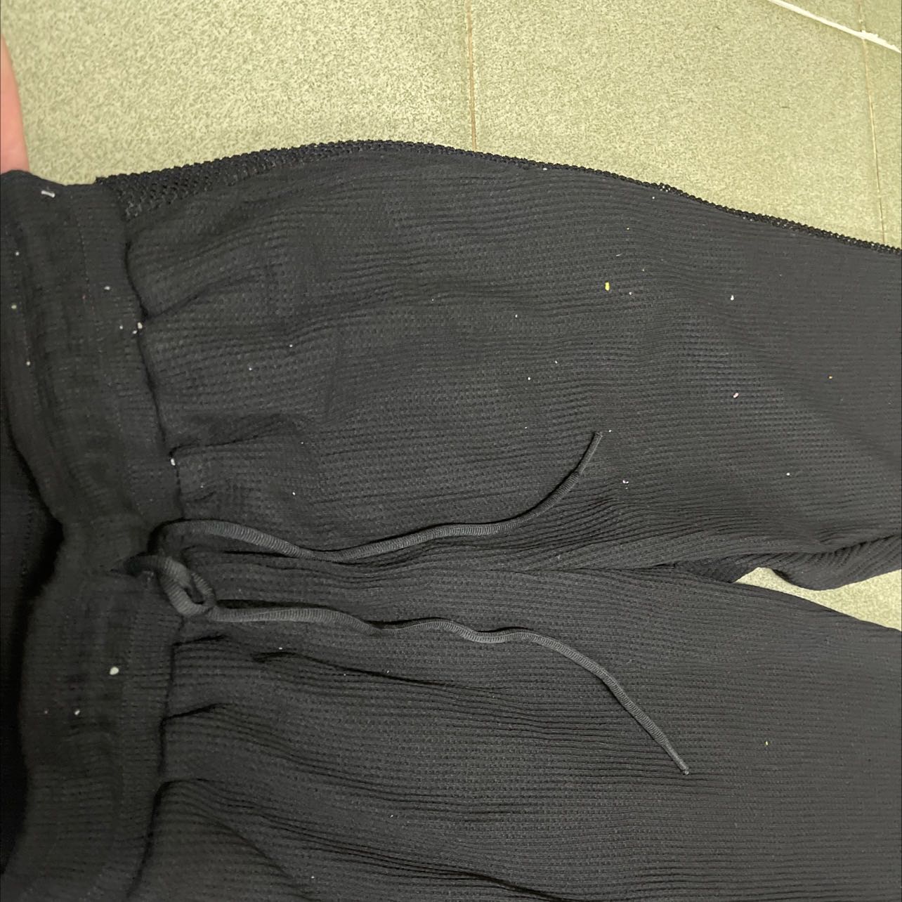 Quần có dây thun tuy đẹp nhưng hơi dính những thứ gì đó , quần thứ 2 quần phối lười cũng rất đẹp , nói chung là ưng nhưng chưa thử Quần có dây thun tuy đẹp nhưng hơi dính những thứ gì đó , quần thứ 2 quần phối lười cũng rất đẹp , nói chung là ưng nhưng chưa thử