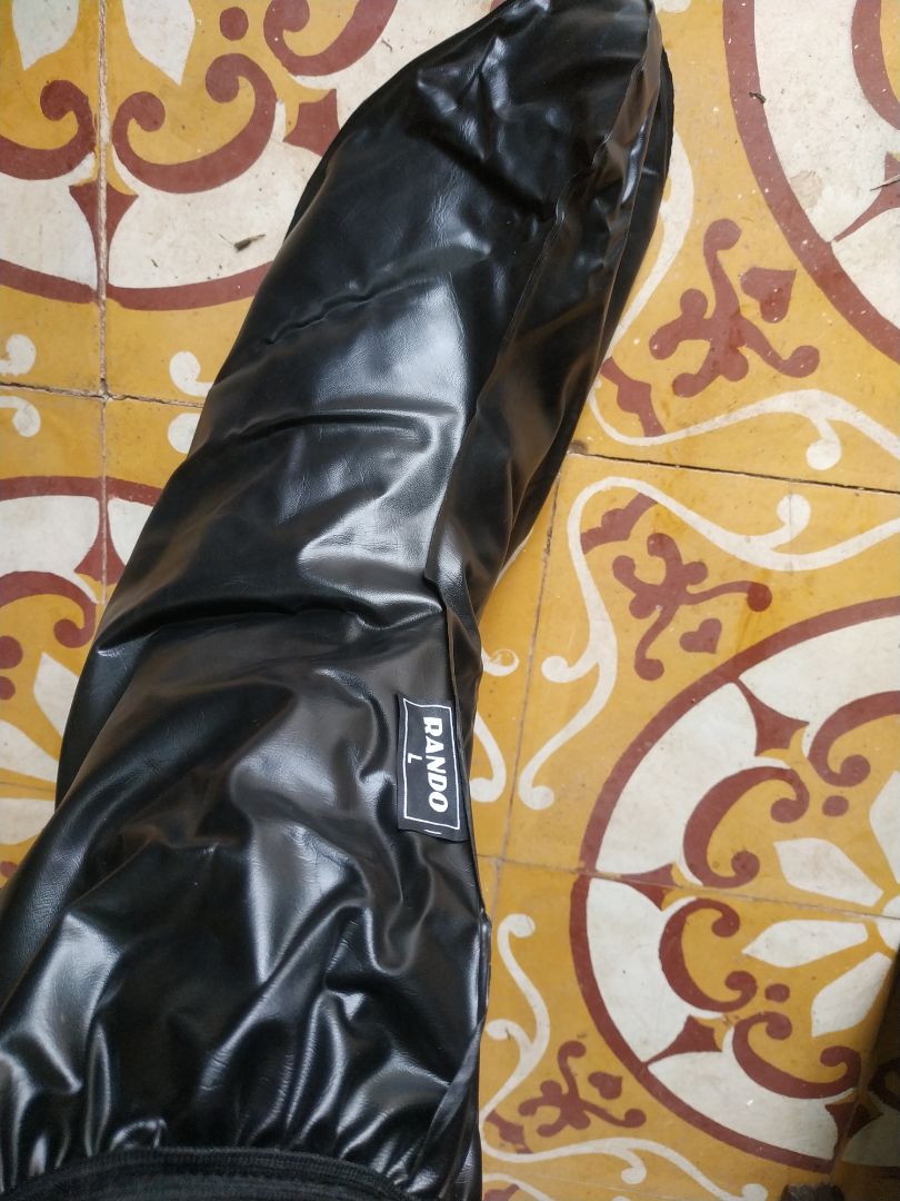 Mình đi giầy size 42, đã đặt đôi boost tăng thành 2XL rồi mà lại giao thành size L!!! Đẽo chân đi cho vừa sao???