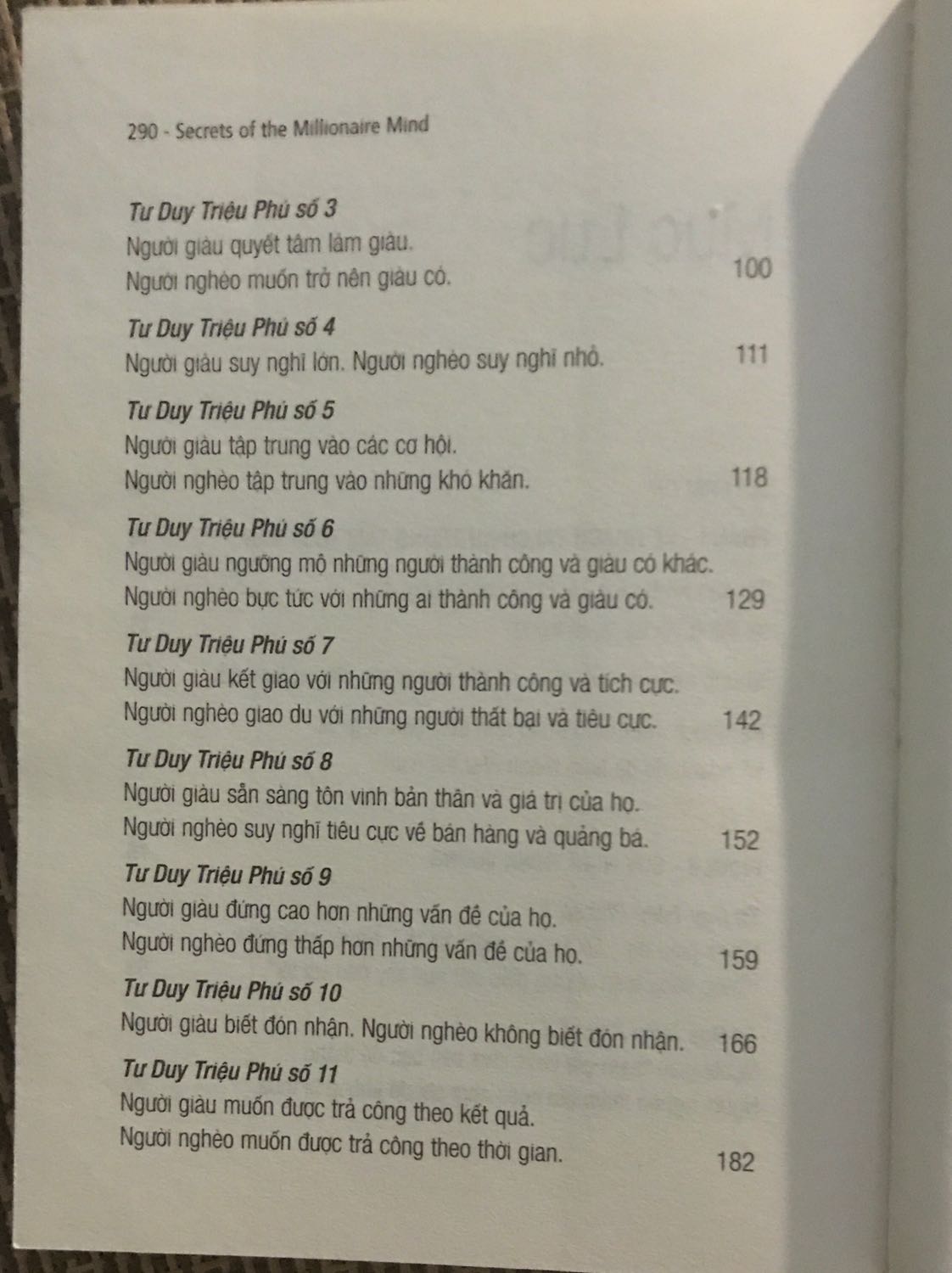 Người giàu người nghèo 2 cách nghĩ hoàn toàn khác nhau, bí quyết của sự giàu có đúc kết lại là từ suy nghĩ tư duy của chính bản thân mình. 1 cuốn sách bestseller nên đọc