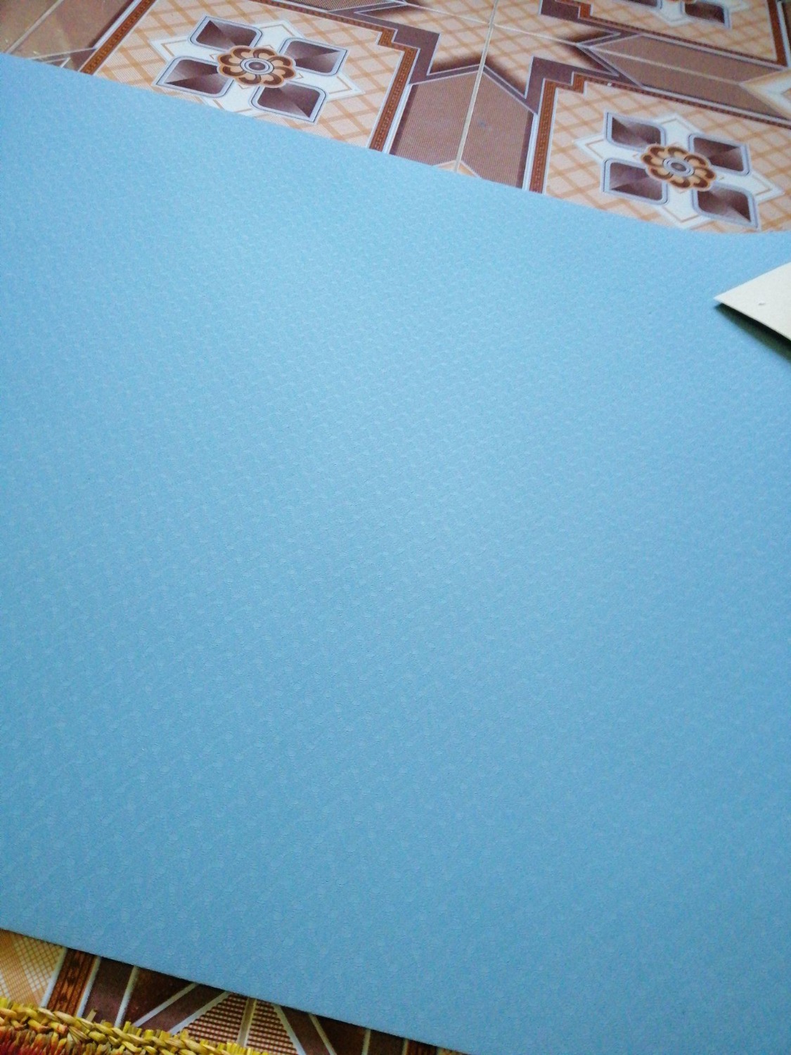 Mình mua lần này là lần 2, sau lần trước mua thử; thấy sp quá tốt nên phản hồi cho anh em biết.
-  Lần trước và lần mua này mình vô cùng ưng ý, vì thảm nhận được rất dày dặn, 2 lớp TPE sắc nét
- Thảm khá êm và bám mặt sàn tốt, nên có gập bụng hoặc gập lưng không bị xô
- Màu sắc có 2 mặt, đều nhám, tuy nhiên có 1 mặt nhám hơn nên để xuống dưới, thì bám chắc chắn hơn.
- Đây là shop duy nhất mình thấy có túi và dây đi kèm, túi đựng tiện lợi khi đi ra ngoài, dây kéo cũng chắc, siết chặt.
- Mình mua thử dùng ok, mua cho bạn gái mình 1 cái màu xanh nữa. đều không bị sẹp, ko bị lún. So với thảm ko có thương hiệu thì tốt hơn hẳn, thảm ko thương hiệu thấy lún lắm, dẫm chân lâu 1 chỗ là không đàn hồi lại bình thường được
- Có nhiều màu sắc chọn lựa, mình thì chọn màu này vì thích màu này và nó sạch sẽ
- Nhìn chung bằng đấy thứ mình rất tâm đắc, thời gian thì giao hàng cũng nhanh nên hôm nay mới ngồi review cho anh chị em được!!! Tìm hiểu ra bên miDoctor này chuyên bán hàng thể thao rất chất lượng đấy chứ!!!

Cho bên này 5*, tiếp tục phát huy