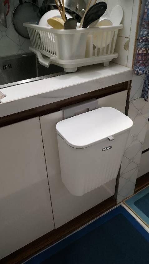 Đợi mãi hàng cũng về rồi. Màu trắng tinh khiết, nhựa nguyên sinh dày dặn. Ưu điểm là gắn tủ bếp, gọn gàng. Dung tích cũng tương đối lớn. Shop đóng gói cẩn thận, chắc chắn. Mở nắp tương đối dễ, thuận tiện khi sơ chế thực phẩm. Giá cả cũng hợp lý, với mức giá như vậy mình thấy khá hài lòng. Đợi mãi hàng cũng về rồi. Màu trắng tinh khiết, nhựa nguyên sinh dày dặn. Ưu điểm là gắn tủ bếp, gọn gàng. Dung tích cũng tương đối lớn. Shop đóng gói cẩn thận, chắc chắn. Mở nắp tương đối dễ, thuận tiện khi sơ chế thực phẩm. Giá cả cũng hợp lý, với mức giá như vậy mình thấy khá hài lòng.