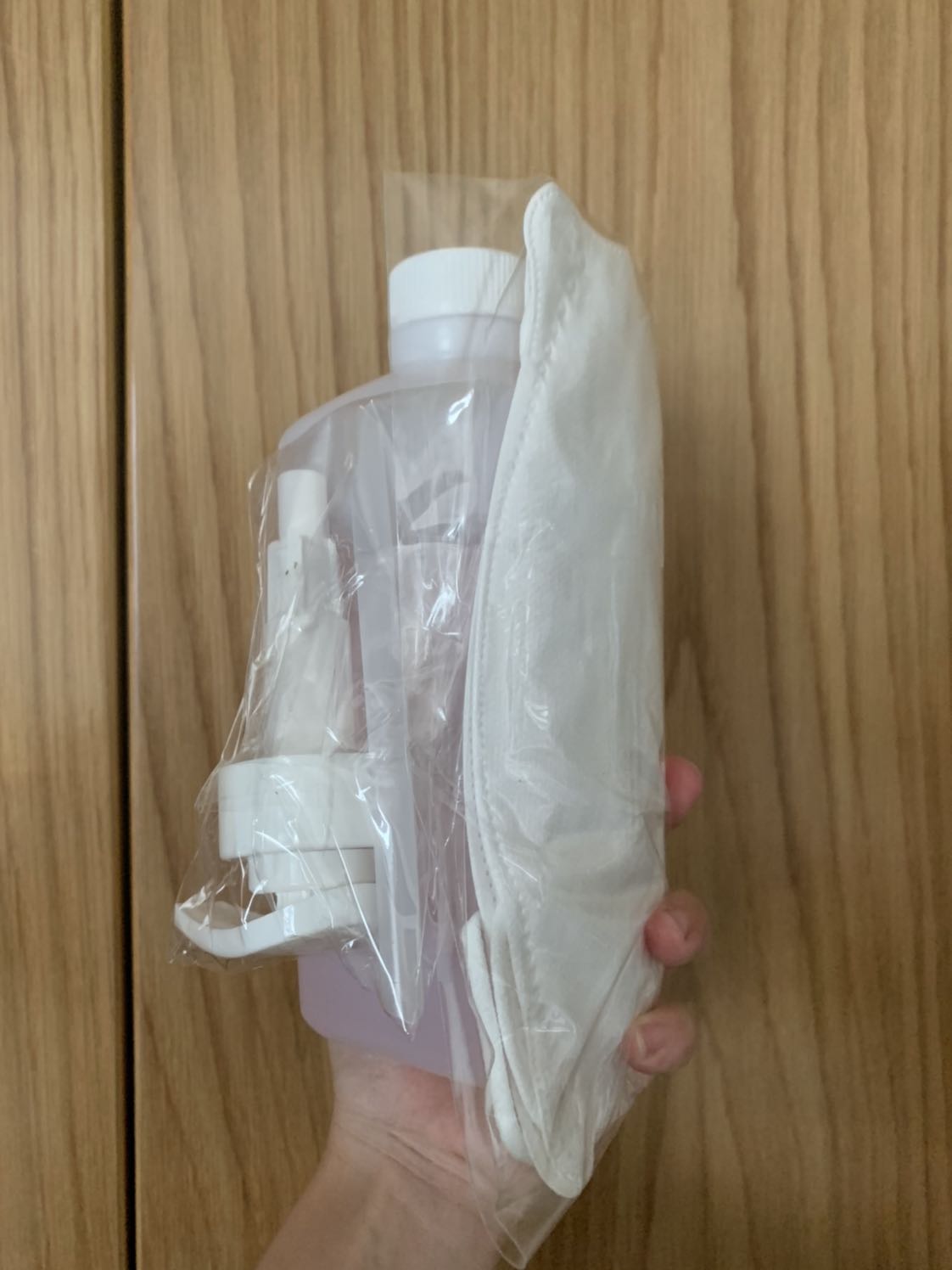 Không hài lòng về sản phẩm lắm! Nắp vặn không chặt! Bị vơi như vậy, chắc đã bị đổ trong quá trình vận chuyển!