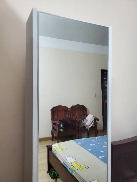 Tủ tiết kiệm diện tích, tối giản, phù hợp với nhiều không gian. Hàng mình nhận có gặp vấn đề về gỗ và khâu lắp ráp, nhưng đều được shop hỗ trợ nhiệt tình.