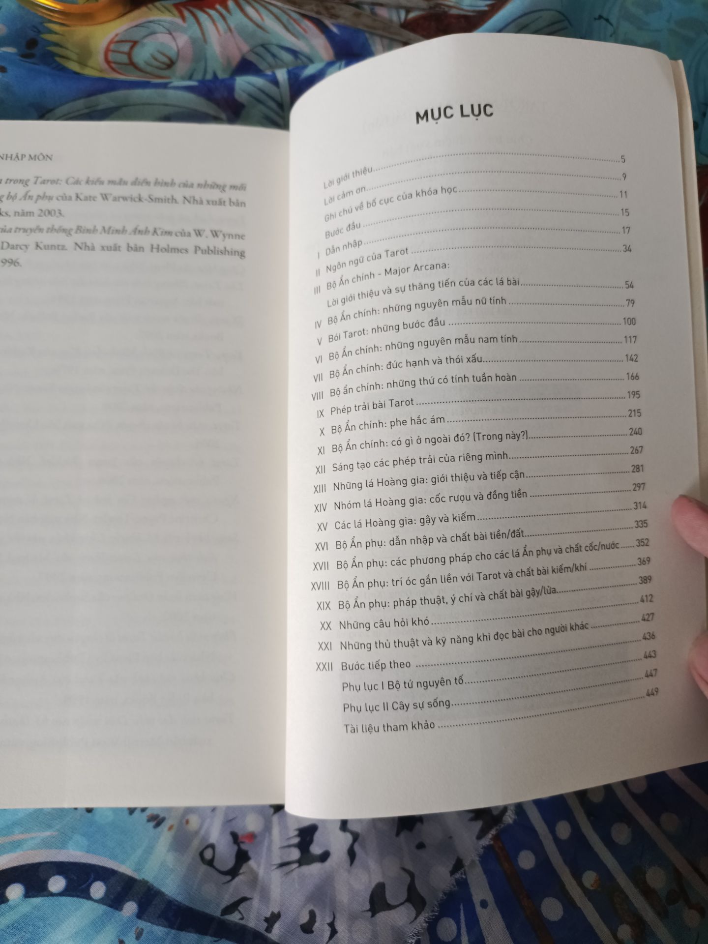 giao hàng rất nhanh, rất tốt, nhưng hàng giao ko bọc gì hết cái hộp hơi bị nhàu nát , hên là sách bị quăng góc một chút thôi  . nhưng ko sao ,  mặc dù chưa đọc nhưng đáng mua đó nha . nếu bọc hàng kĩ là 5 sao