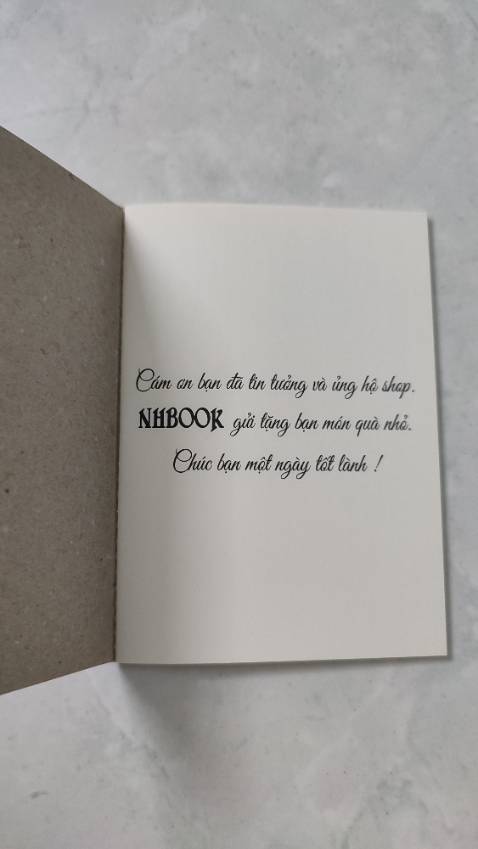 Sách mới,còn bọc nylon,nội dung thì khỏi phải bàn,được tặng kèm 1 cuốn sổ tay bé bé xinh xinh,hoàn toàn hài lòng