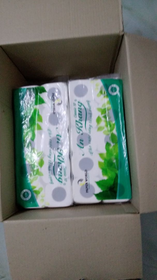 Shop đóng hàng rất kỹ. Sản phẩm nhận như ảnh shop. Giấy vs An An 2 lớp. Sản phẩm của Cty CP Thế giới giấy (TGG), KCN Tân Bình, Tân Phú. Thông tin ngảy SX và hạn SD xem trên bao bì, tìm hoài 0 thấy đâu. Với giá 30k một lốc (10 cuộn) free ship, chấp nhận được. Thanks shop