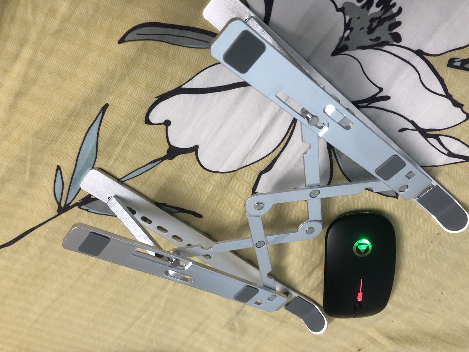 Hài lòng, giá hợp lí. Phù hợp với máy từ 13.5 inch trở xuống. 14 inch vẫn dùng được nhưng sẽ hơi nhỏ, cảm giác không được thoải mái lắm