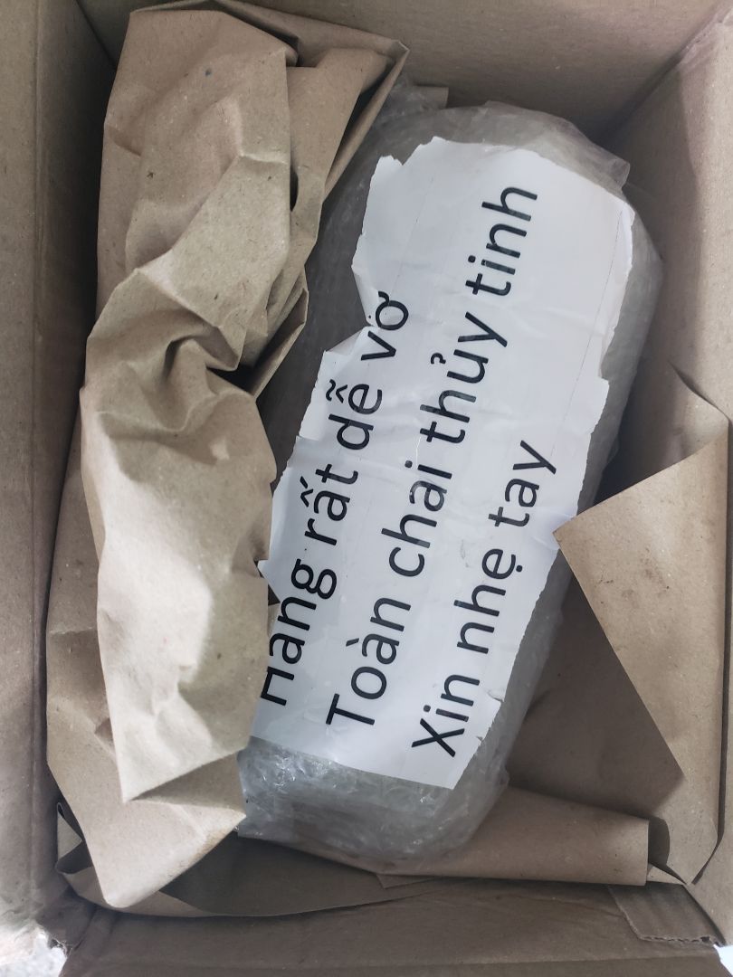 Tiki giao hàng nhanh, đóng gói cẩn thận. Lần đầu tiên mình mua của Viet Healthy. Lọ thủy tinh đẹp, có thể tái sử dụng. Dầu dừa thơm như kẹo vậy. Chỉ có một vấn đề lăn tăn là chỉ thấy bao bì ghi dùng để nấu ăn, không biết có thể sử dụng để bôi ngoài da hoặc tóc không?