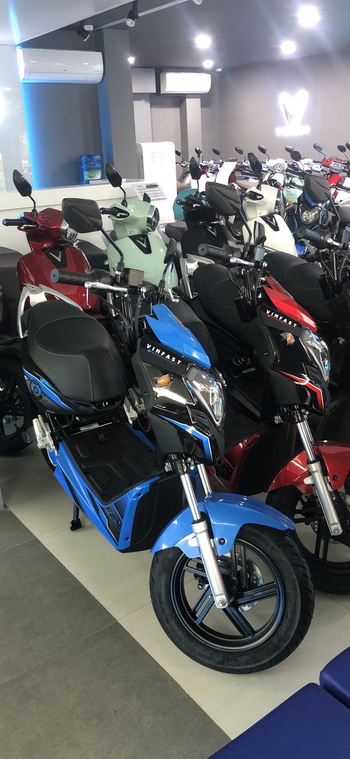 Sau khi đọc đánh giá và tìm hiểu kỹ dòng xe impes. Tôi quyết định đến cửa hàng Vin3S Anh Sơn ở Nghệ An. Các Bạn Hỗ trợ rất nhiệt tình chi tiết về xe. Xe thiết kế ở ngoài đẹp, rất chắc chắn