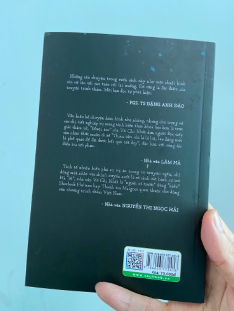Những cuốn sách đọc lúc chiều mưa. Giọng văn của các tác giả trong trẻo mà đẹp, như những giọt mưa lả tả đáp lên tóc ta... một chiều mưa tuyệt vời!