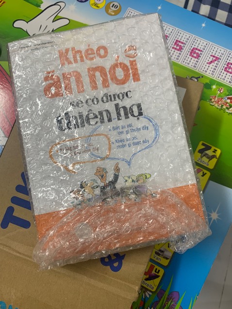 Sách mới, giao hàng tốt, hộp còn nguyên vẹn. Có 10 sao là cho 10 sao luôn😽