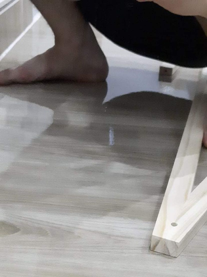 Mẫu mã đẹp NHƯNG ốc vặn cố định gương thì bị lờn, mặt gương thì có nhiều vết dơ lau chùi cỡ nào cũng k ra, ngay trên bề mặt kiếng cảm thấy rất khó chịu 😞😞